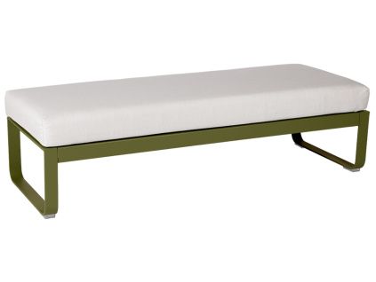 Bílá čalouněná lavice Fermob Bellevie 148 cm se zelenou podnoží - odstín pesto