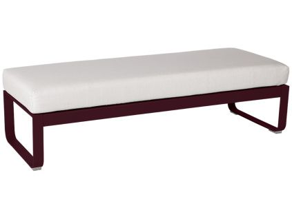 Bílá čalouněná lavice Fermob Bellevie 148 cm s třešňově červenou podnoží