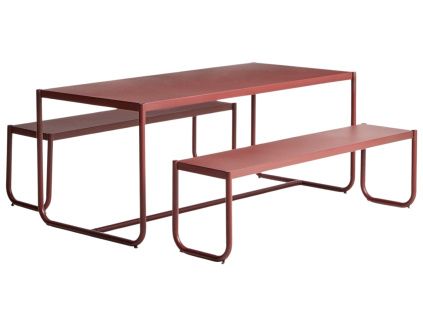 Červený kovový zahradní set stolu a lavic Kave Home Sotil