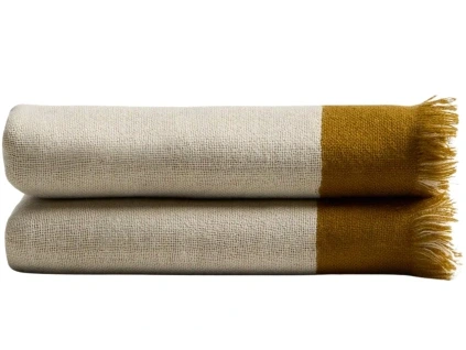 Žluto-bílý vlněý pléd Kave Home Orlet 170 x 130 cm