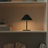 Plastová nabíjecí stolní LED lampa Hygge 19,5 cm -fv-interier-25