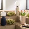 Bílá skleněná stolní lampa ZUIVER DASH s béžovou keramickou podstavou -fv-interier-25