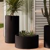Černý cementový zahradní květináč Kave Home Aiguablava 30 cm -fv-interier-25