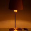 Okrově žlutá kovová stolní lampa J-line Musino -fv-interier-25