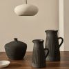 Černá terakotová váza Kave Home Menre 34 cm -fv-interier-25