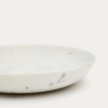 Bílý mramorový servírovací talíř Kave Home Ecin 20 cm -fv-interier-25