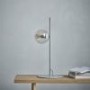 Černá kovová stolní lampa Orb