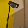 Černá kovová stolní lampa s klipem Kave Home Jula -fv-interier-25