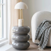 Bílá mramorová stolní lampa Sheffield 45 cm -fv-interier-25