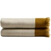 Žluto-bílý vlněý pléd Kave Home Orlet 170 x 130 cm