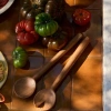 Set dvou dřevěných salátových lžic Kave Home Malor -fv-interier-25