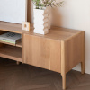Dubová komoda EMBER 160 x 45 cm -fv-interier-25